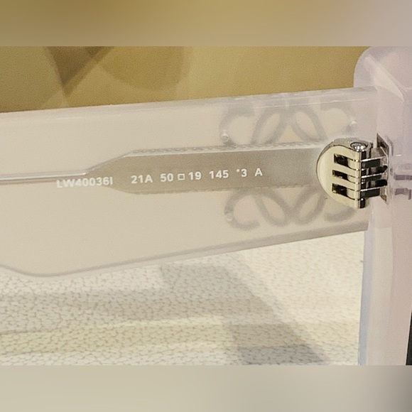 New Women’s Loewe Sunglasses - Picture 9 of 10